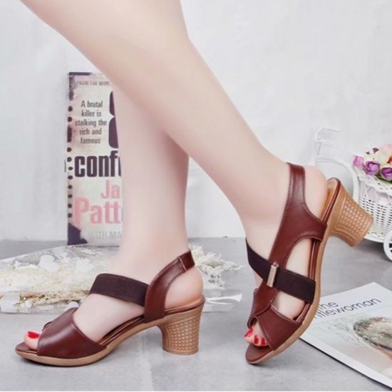Fashion Brown Street Wear Pierced Womens Sandals 2022 T-Strap 8 cm Thick  Heels Open / Peep Toe Sandals High Heels